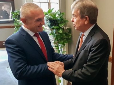 Presidenti Meta vizitë historike në zyrën e ish-Presidentit të SHBA