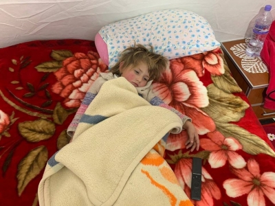 “Rosalinda 4 vjeçe është e sëmurë me temperaturë në një çadër të ftohtë”, Agron Shehaj publikon fotot: Duhet ndërhyrje urgjente e shtetit