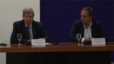 Maqedoni: Deputetët evropianë Kukan dhe Fleckenstein, thirrje për dalje në referendum