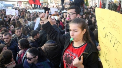 France 24/ Të rinj dhe të shqetësuar: Rinia shqiptare e sheh të ardhmen diku tjetër