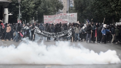 Athina e Selaniku në flakë, protesta të dhunshme antiqeveritare