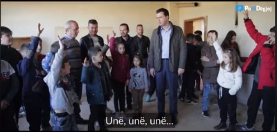 Basha në Dajç, me fëmijët në shkollën e mbyllur: Do bëj gjithçka që njerëzit të mos ikin