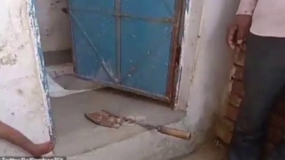 Voton për partinë e gabuar, pret gishtin si ndëshkim