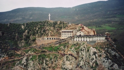 Fotot ekskluzive/ Mijëra pelegrinë në Kishën e Shna Ndout