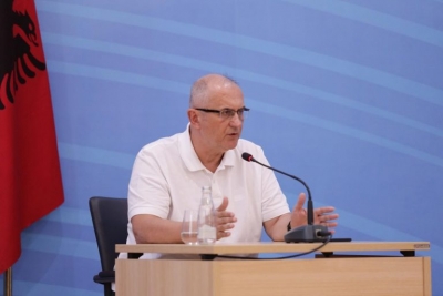 Vasili:Të krijohet qendra e koordinimit për rastet që e kalojnë Covid 19 në shtëpi, t’u ofrohet mjekim dhe shërbim falas në banesë