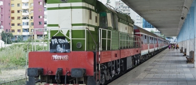 NDODH NË SHQIPËRI/ TRENI BLLOKOHET 3 ORË, JA ARSYEJA