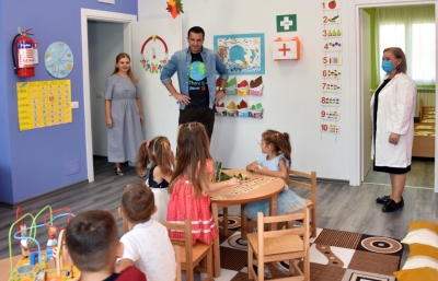 Bashkia e Tiranës nuk ka vende në kopshte e çerdhe për 80% të fëmijëve
