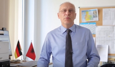 Ambasadori Gjerman reagon pas dekretimit të anëtarit të gjashtë të Kushtetueses: Përmbushet kushti qendror për zhvillimin e konferencës së parë të anëtarësimit!