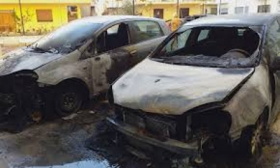 Digjen dy makina gjatë natës në Durrës