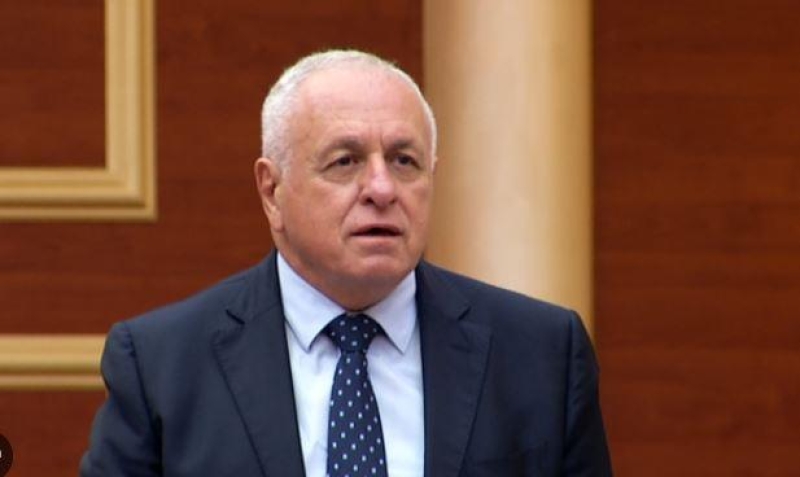Shehu: Z. Hasani kur Lavrov flet, qendron ne salle!!