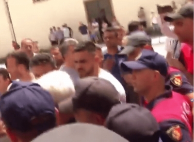 LIVE/ Serish tension tek Teatri Kombëtar, policia heq energjinë nga godina e Teatrit, dalin Forcat Speciale