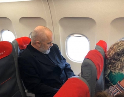 Rama poston foto në avion, banorët e Thumanës: Na kanë harruar