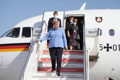 Momenti kur Angela Merkel zbret në Rinas