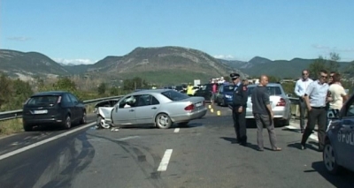 Aksident i trefishtë në Rrugën e Kombit, 6 të plagosur