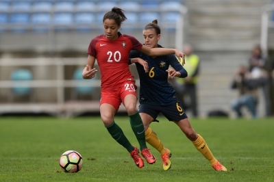 VIDEO/ Ja futbollistja që çmendi rrjetin me driblimin magjik