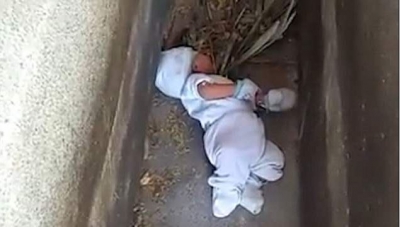 Djali dy muajsh braktiset në kanal në mes të varrezave