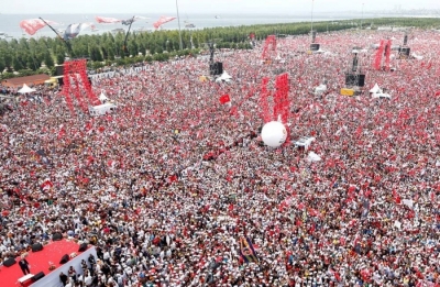 FOTO/ 6.7 milionë turq në shesh kundër Erdogan