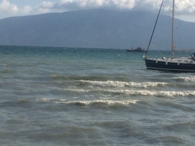 Bllokohet pranë Lungomares anija me vela e turistëve