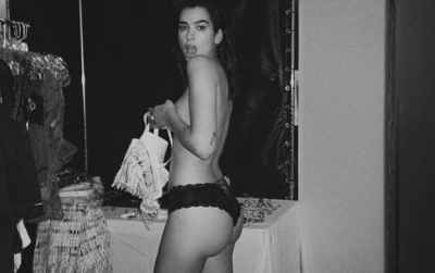 Dua Lipa &#039;thyen&#039; Kim Kardashian, meshkujt preferojnë më shumë të pasmet e saj