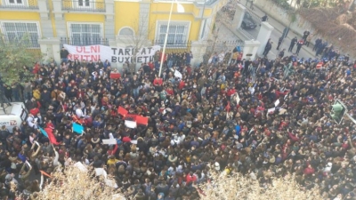 “Paguaj, paguaj, paguaj”, studentët: Nuk marrim asgjë mbrapsht