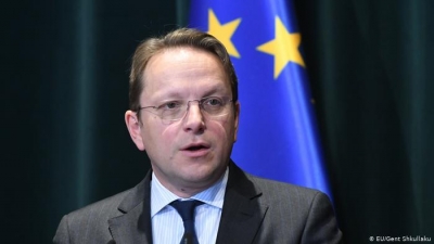 Komisioneri për zgjerimin e BE:Për Shqipërinë thelbësore mbetet sundimi i ligjit. Marrëveshja ndër partiake për Zgjedhoren, arritje