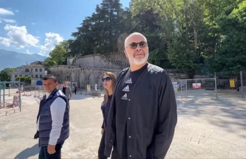 'Rama sot në Lazarat, si krimineli në vendin e krimit'