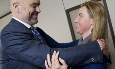 Puthja buzë më buzë e kryeministrit Rama me komisioneren Mogherini