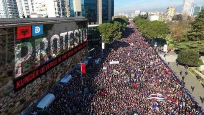 Nesër protesta e madhe e opozitës para Parlamentit, kundër varfërisë dhe për studentët