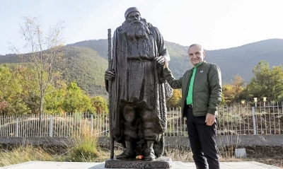 Presidenti Meta viziton Tyrben e Dervish Luzhës në Tropojë