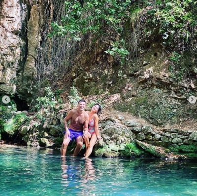 Familja e Dua Lipës në Shqipëri, aventurë tek ”Syri i Kaltër”