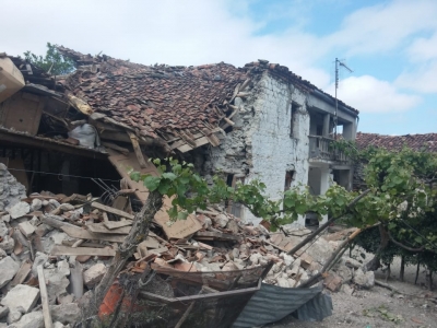 Korçë/ Tërmeti dëmton qindra shtëpi, banorët: Çadrat s’mjaftojnë