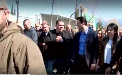 Kiri Hajdari përkrah Bashës në protestë