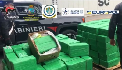 Itali, sekuestrohen 250 milionë euro kokainë, ishte fshehur në kontenier me banane