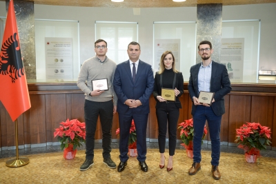 Sejko pret me median për festat dhe shpall tre &#039;&#039;Çmimet e Guvernatorit për Diplomën më të Mirë për vitin 2018&#039;
