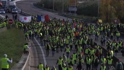 “Jelekët e verdhë” nuk ndalen, 17 të shtuna me radhë në protesta