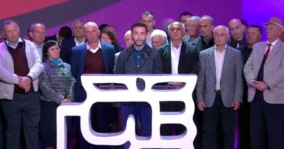 Kongresi PS/ “Kanë veshur Braçen si Lej Feni, nxjerrin një tufë fakirash në skenë”