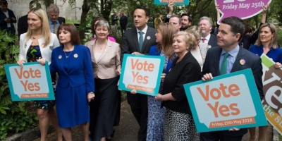 Irlandezët votojnë në masë pro liberalizimit të abortit
