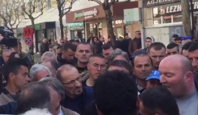 Nisen nga Korça drejt Tiranës protestuesit e parë të opozitës