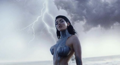 Era Istrefi në &#039;stilin&#039; Kim Kardashian