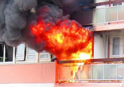 Durrës/ Shpërthen bombula e gazit, apartamenti përfshihet nga flakët