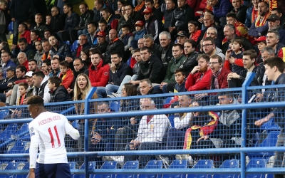 UEFA dënon Malin e Zi për gjestet raciste, përfiton Kosova!