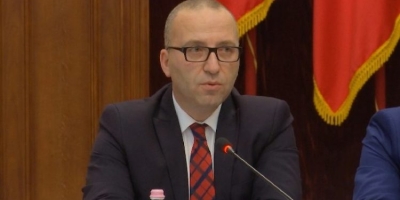Këshilltari ligjor i Metës dhe argumentet kushtetuese nxjerrin nga vetja Erjon Braçen