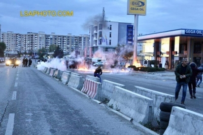 Veliaj mbron dhunën e policisë ndaj banorëve të unazës s ëre