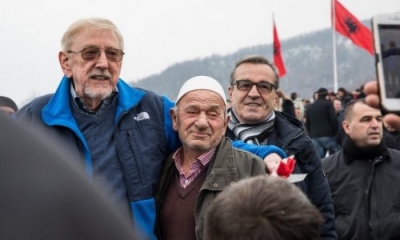‘Ishte trillim, tha Vuçiç?! Walker sërish në Kosovë për të përkujtuar Masakrën e Reçakut!