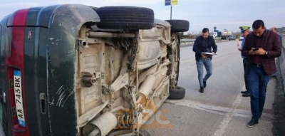 Përmbyset automjeti në autostradë, plagoset drejtuesi