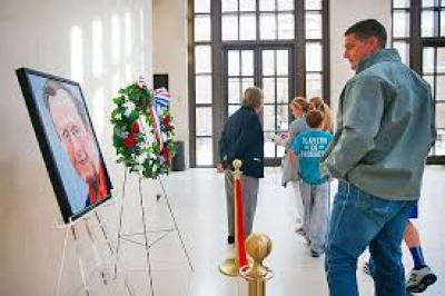 LIVE/ Amerikanët i bëjnë nderimet e fundit Presidentit Bush