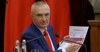 “Presidenca e vetmja kala e papushtuar”, Meta: Shqipëria nuk do bëhet as mavi, as mavri, por kuq e zi