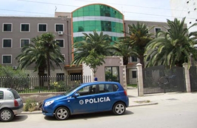 Nuk përmbahet 36-vjeçari, dhunon kunatin në mes të rrugës në Durrës, arrestohet