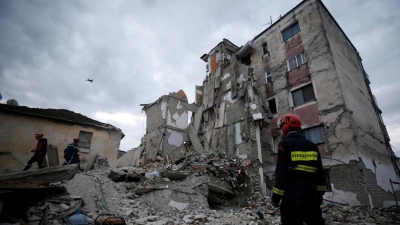 1 vit nga tërmeti/VOA: Rindërtimi, mbi qeverinë bien akuzat kryesore