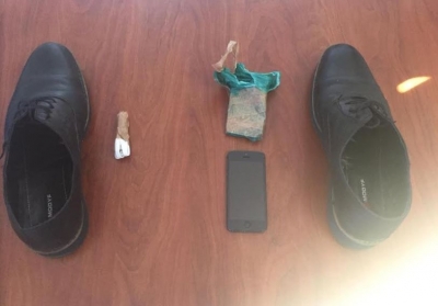 Polici fsheh në këpucë Iphonin, do ta fuste në burgun e Fushë Krujës